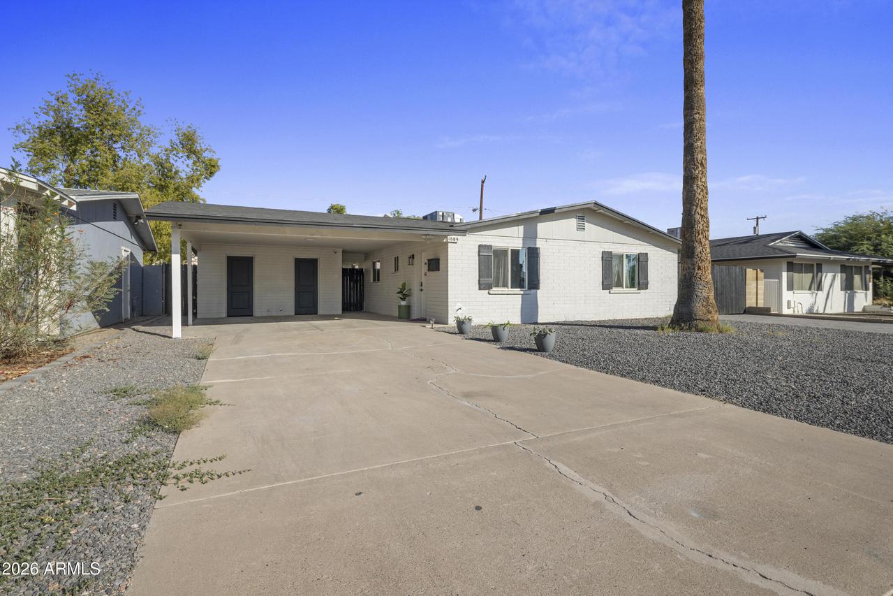 1809 N 42nd St., Phoenix, AZ 85008