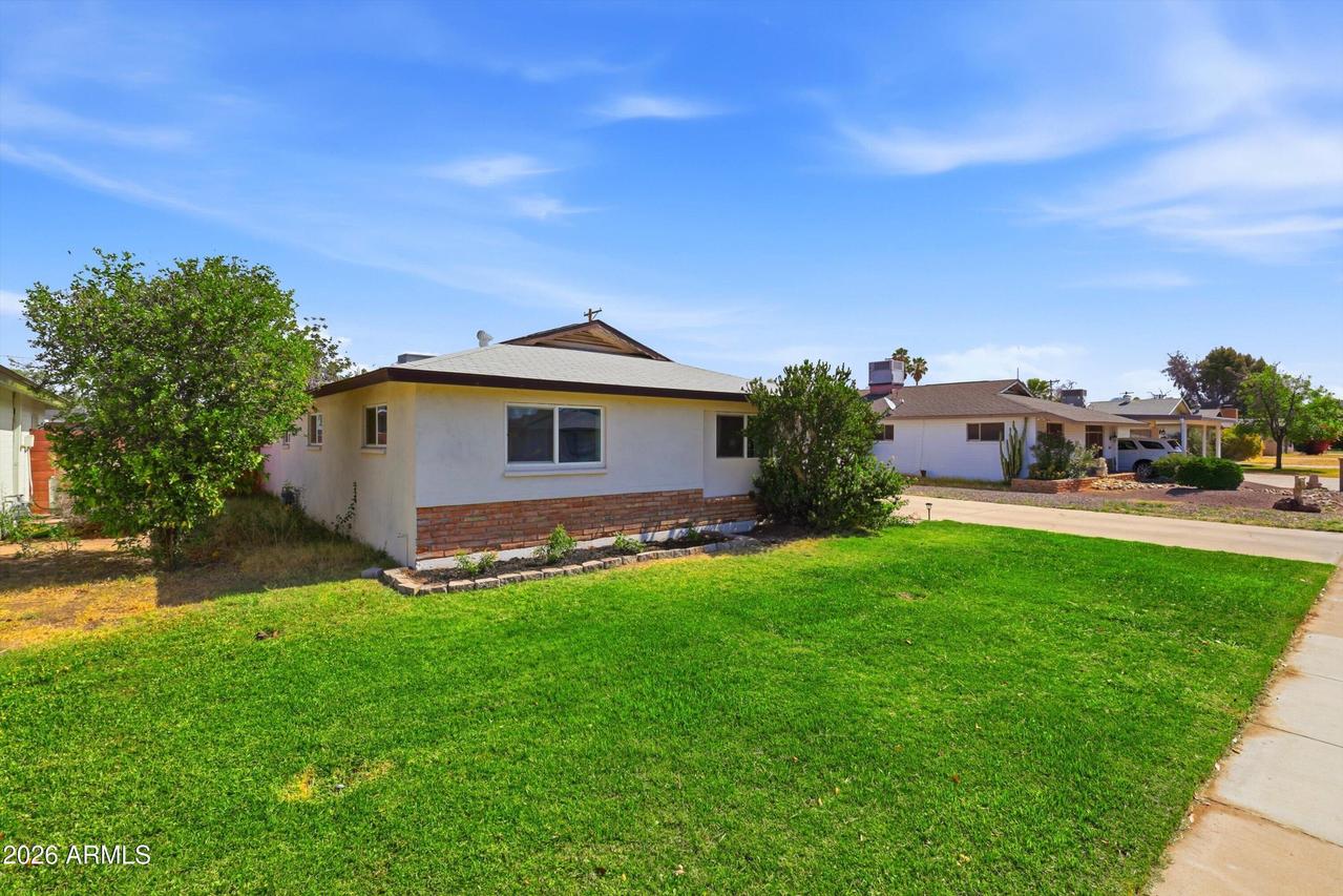 2052 W Marlette Ave., Phoenix, AZ 85015
