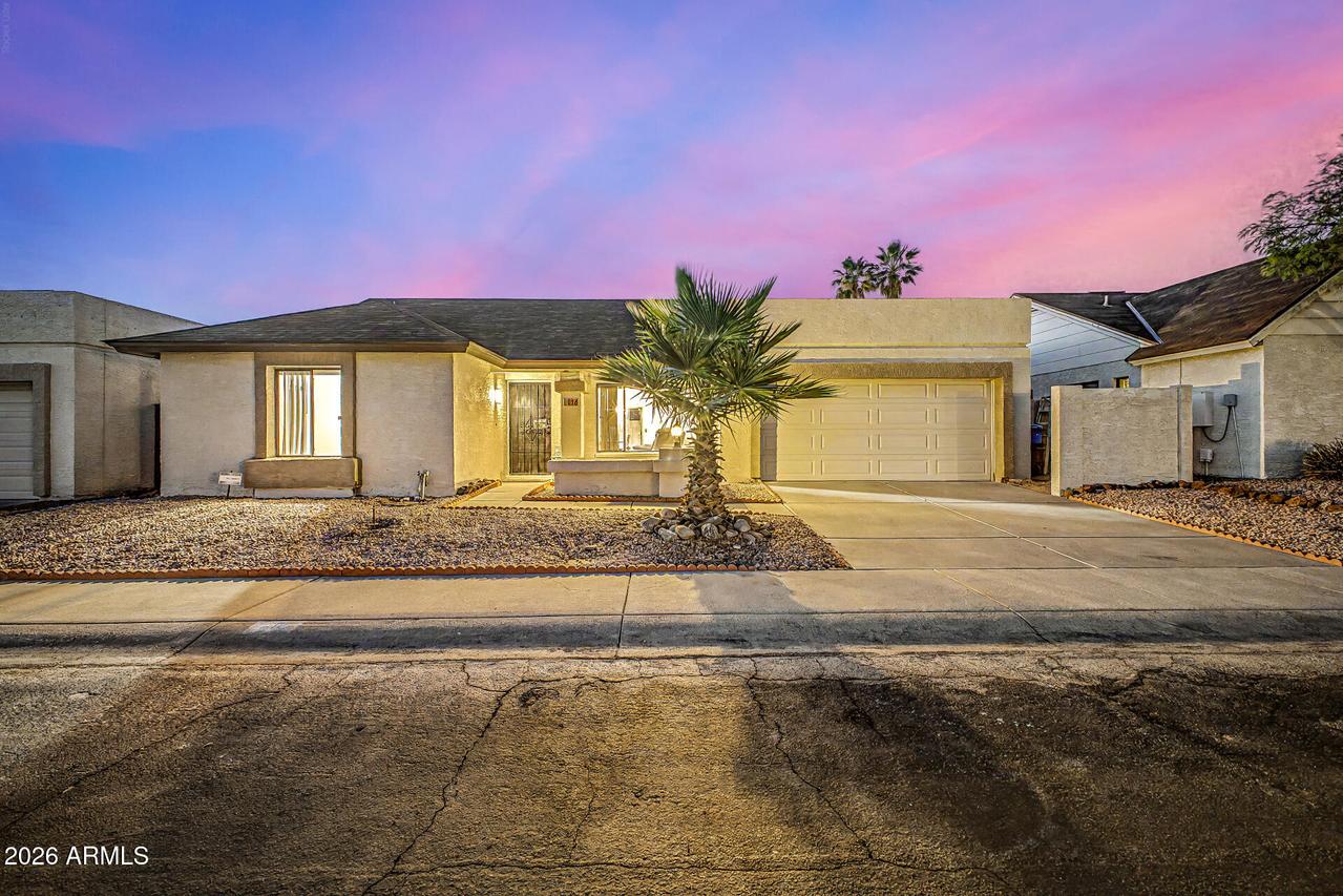 916 E Bluefield Ave., Phoenix, AZ 85022