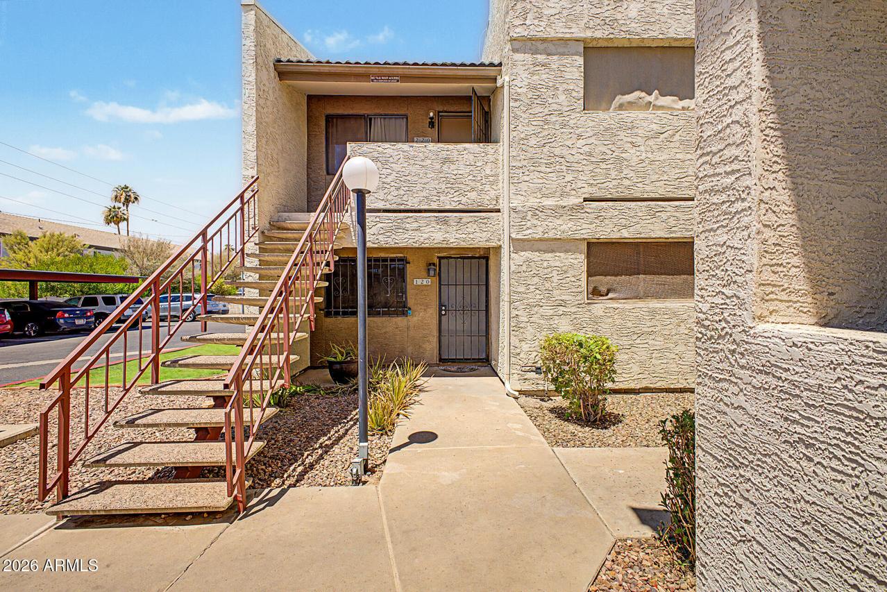 3301 E Earll Dr. #120, Phoenix, AZ 85018