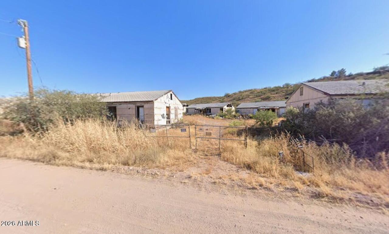 N Hunt Tr. #1, Huachuca City, AZ 85616