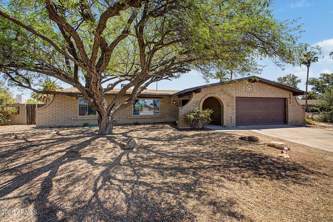 3023 S Carriage Ln., Mesa, AZ 85202