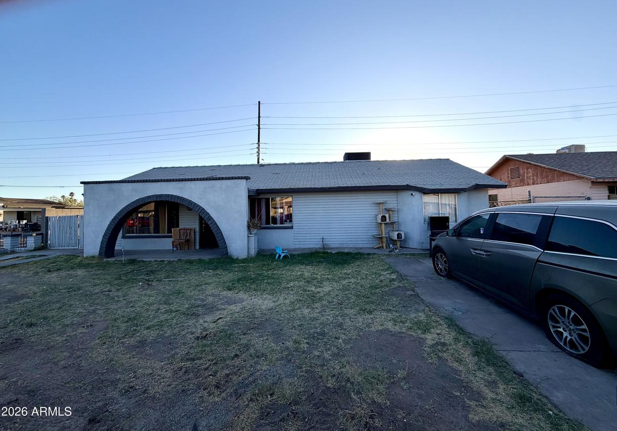 2102 N 50th Ln., Phoenix, AZ 85035