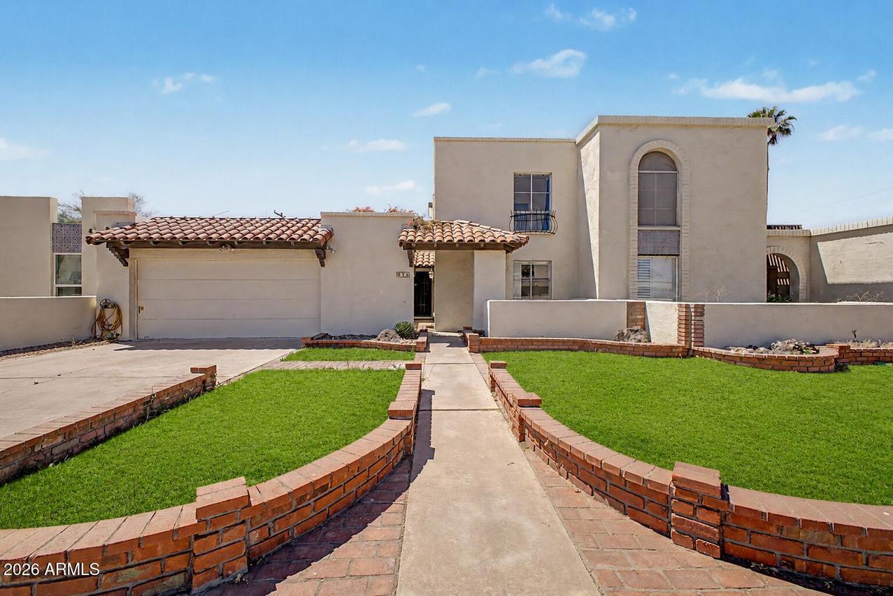 913 E Laguna Dr., Tempe, AZ 85282