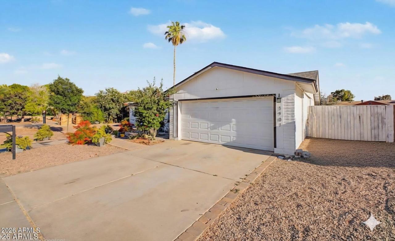 3907 W Paradise Dr., Phoenix, AZ 85029