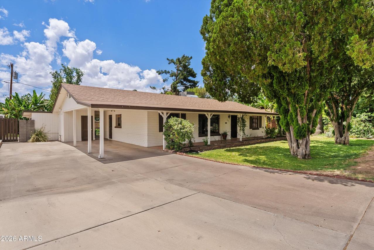 3827 E Weldon Ave., Phoenix, AZ 85018