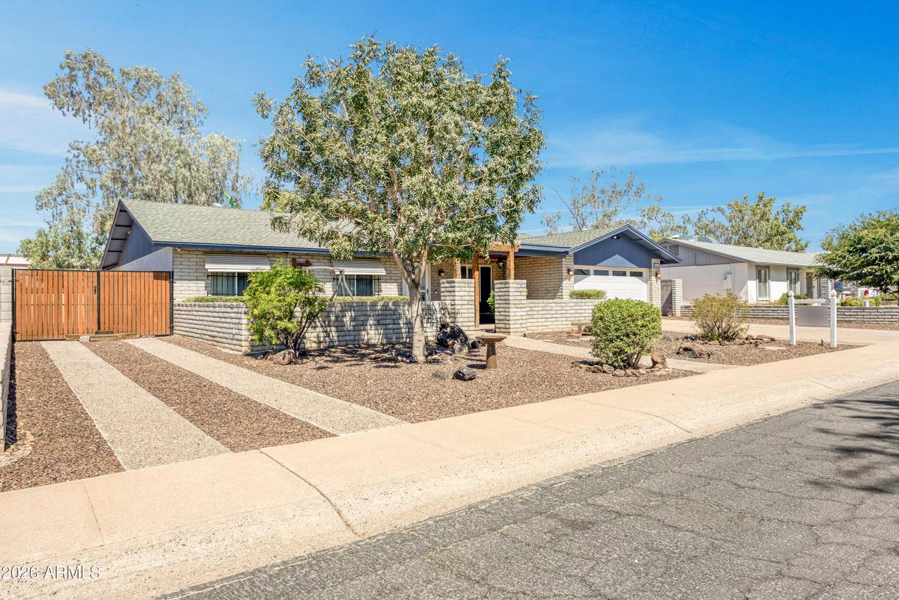 12218 N 50th Ave., Glendale, AZ 85304