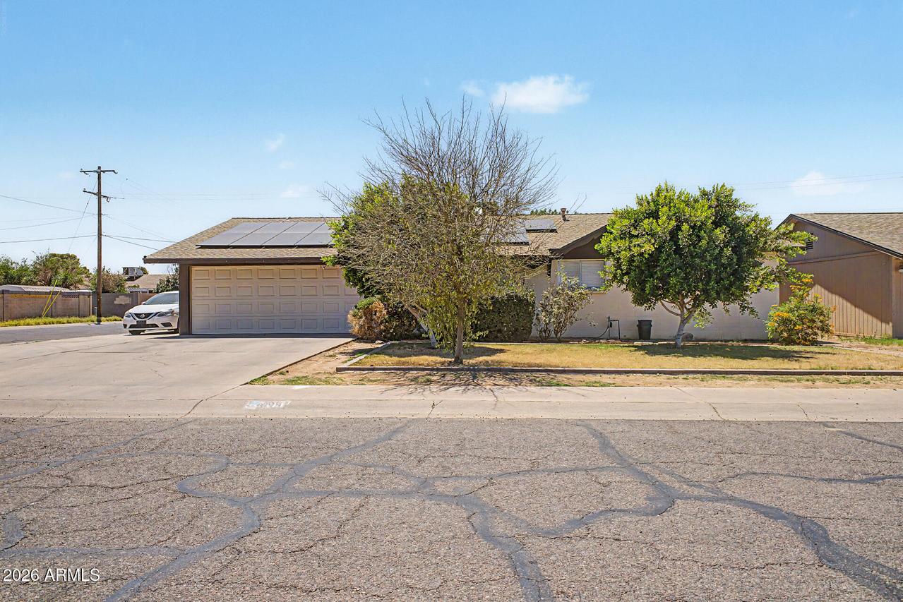 3701 W Echo Ln., Phoenix, AZ 85051