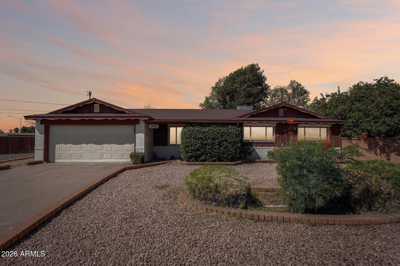 2923 W Windrose Dr., Phoenix, AZ 85029