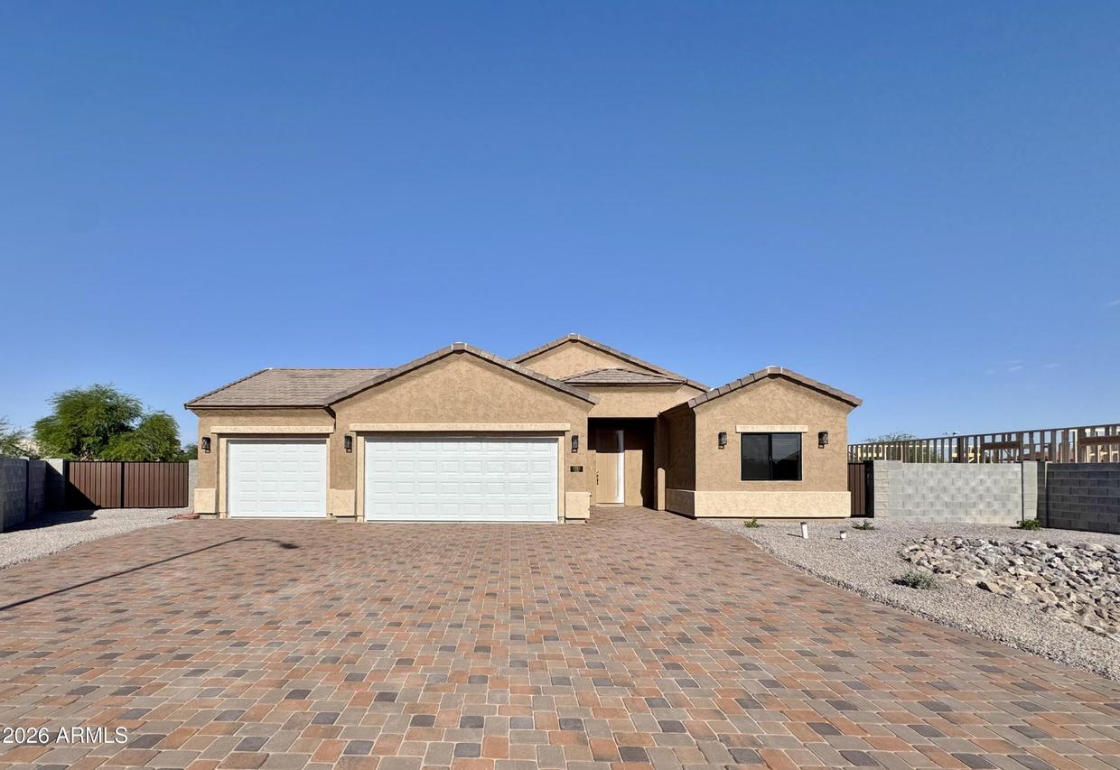 1561 N Himosa Dr., Casa Grande, AZ 85122
