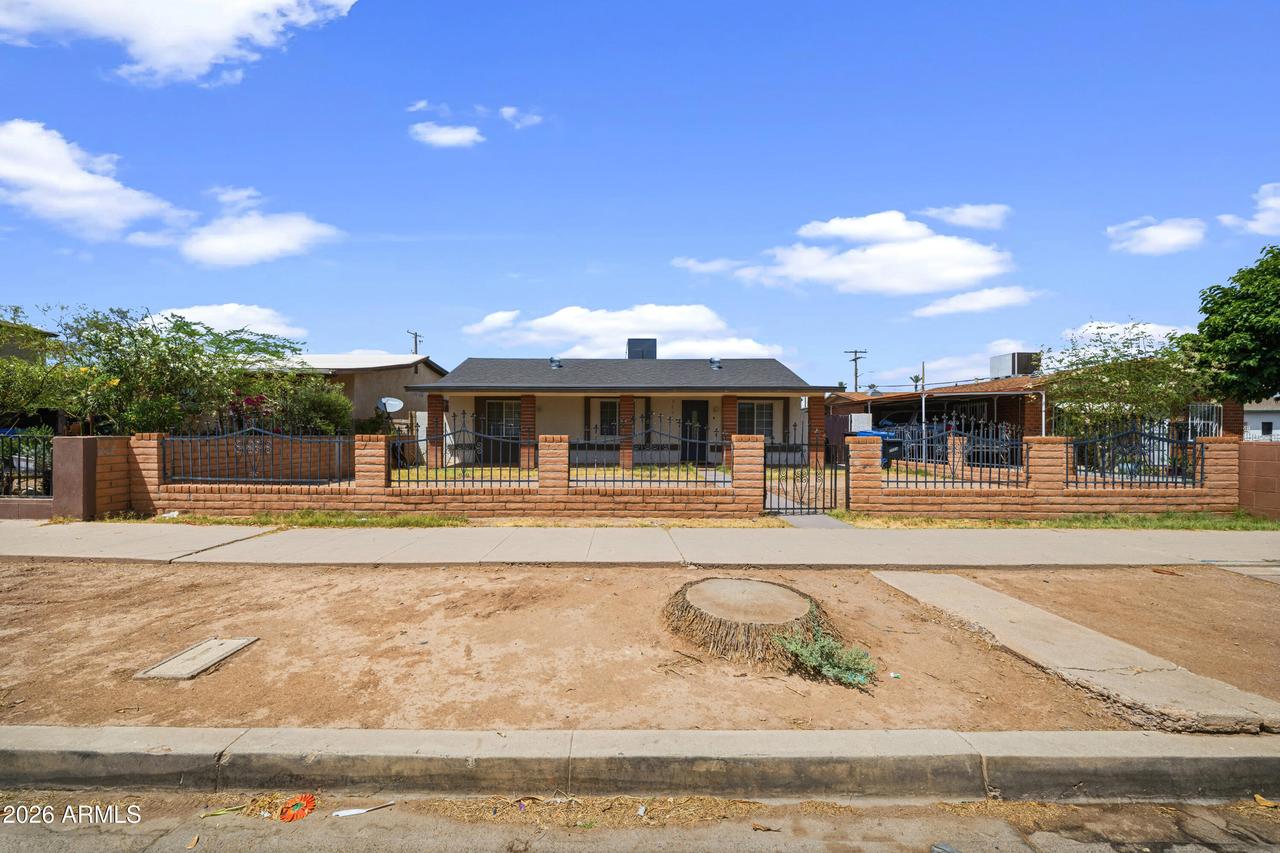 2006 W Monroe St., Phoenix, AZ 85009