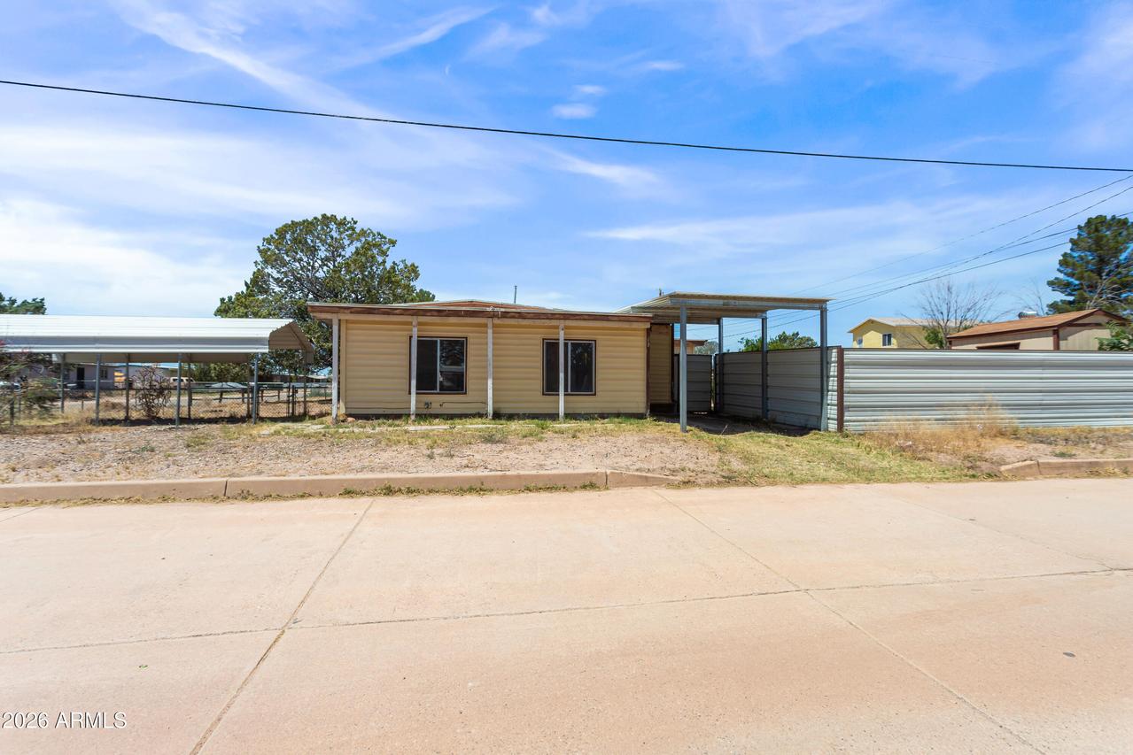 127 E Apache St., Huachuca City, AZ 85616