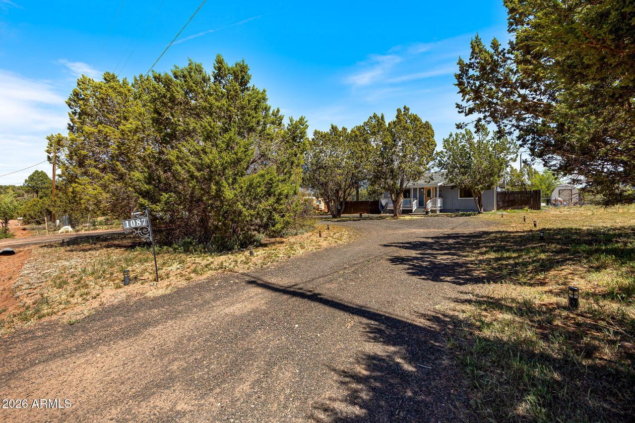 1087 Rim View Dr., Show Low, AZ 85901