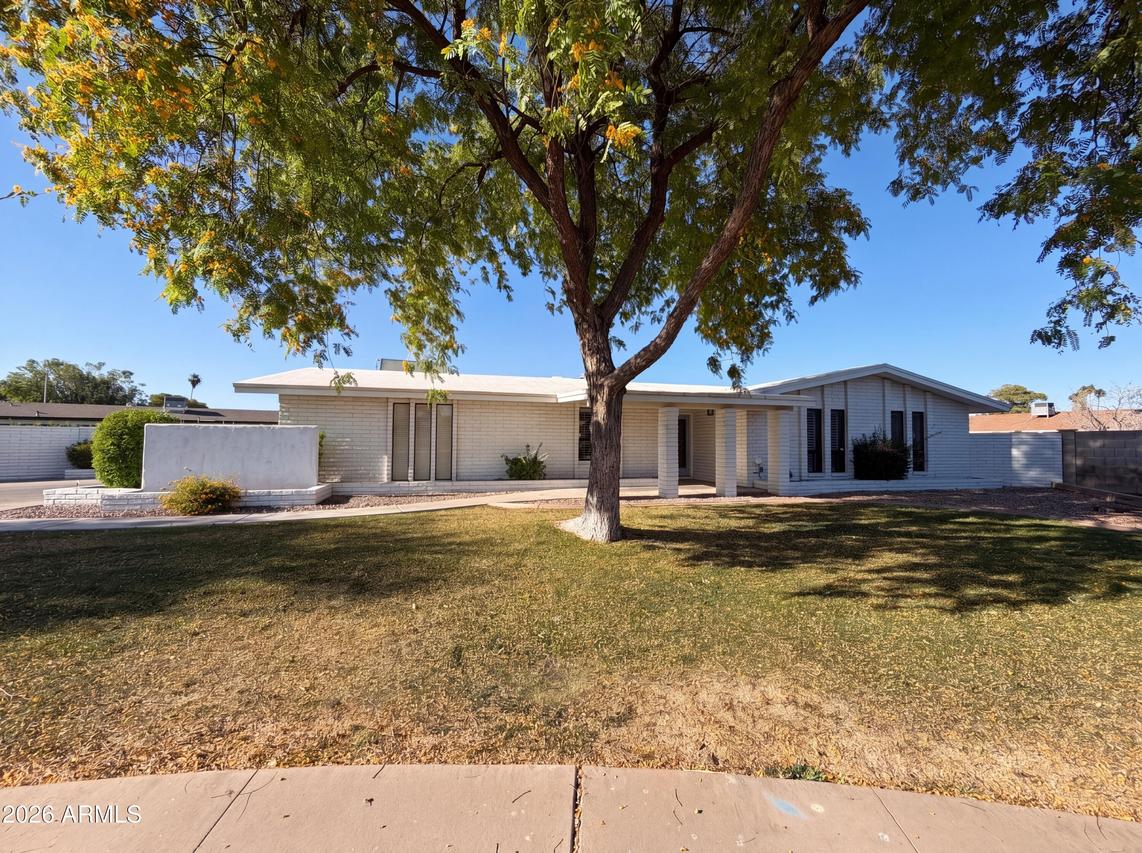 830 N Almond Cir., Mesa, AZ 85213