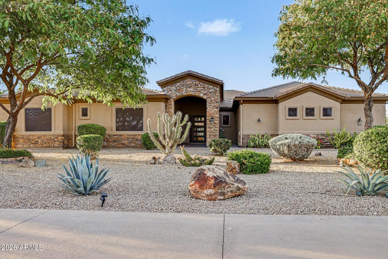 806 W Desert Ranch Rd., Phoenix, AZ 85086