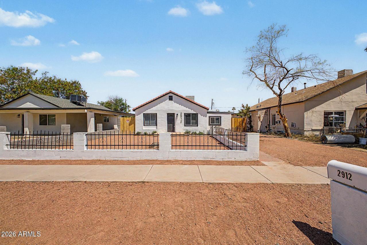 2912 E Monroe St., Phoenix, AZ 85034