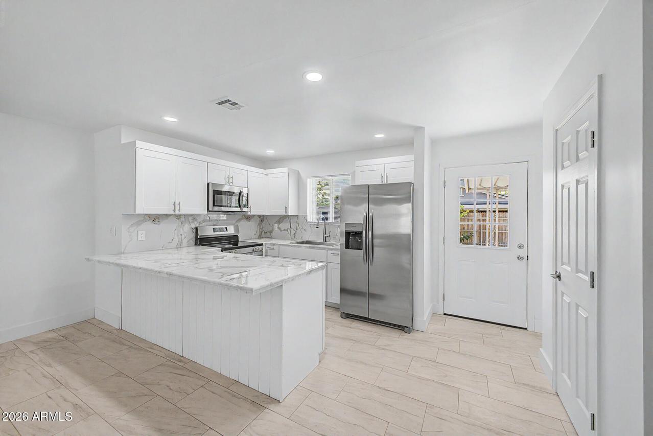 3253 W Port Au Prince Ln., Phoenix, AZ 85053
