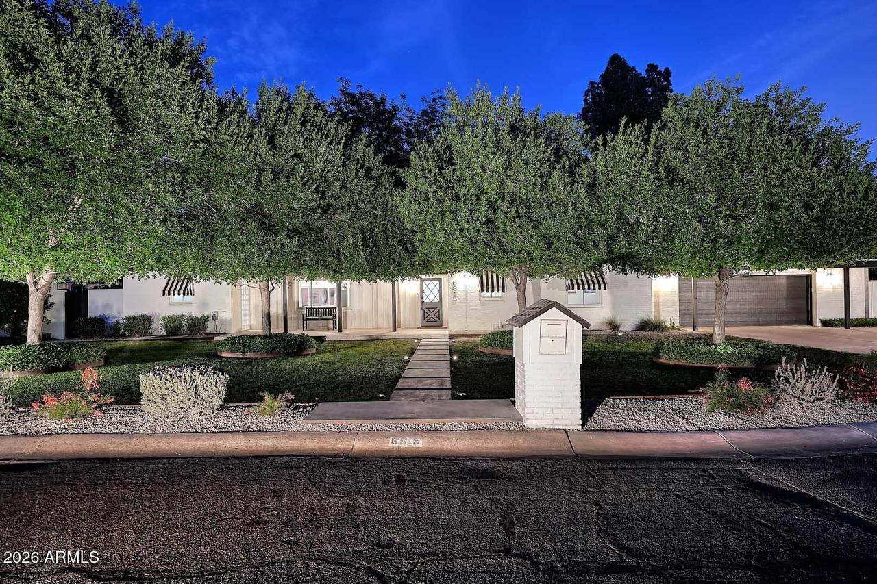6815 N 2nd St., Phoenix, AZ 85012