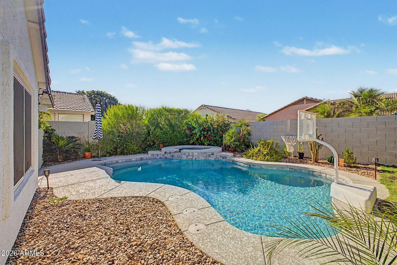 2744 E Dragoon Cir., Mesa, AZ 85204