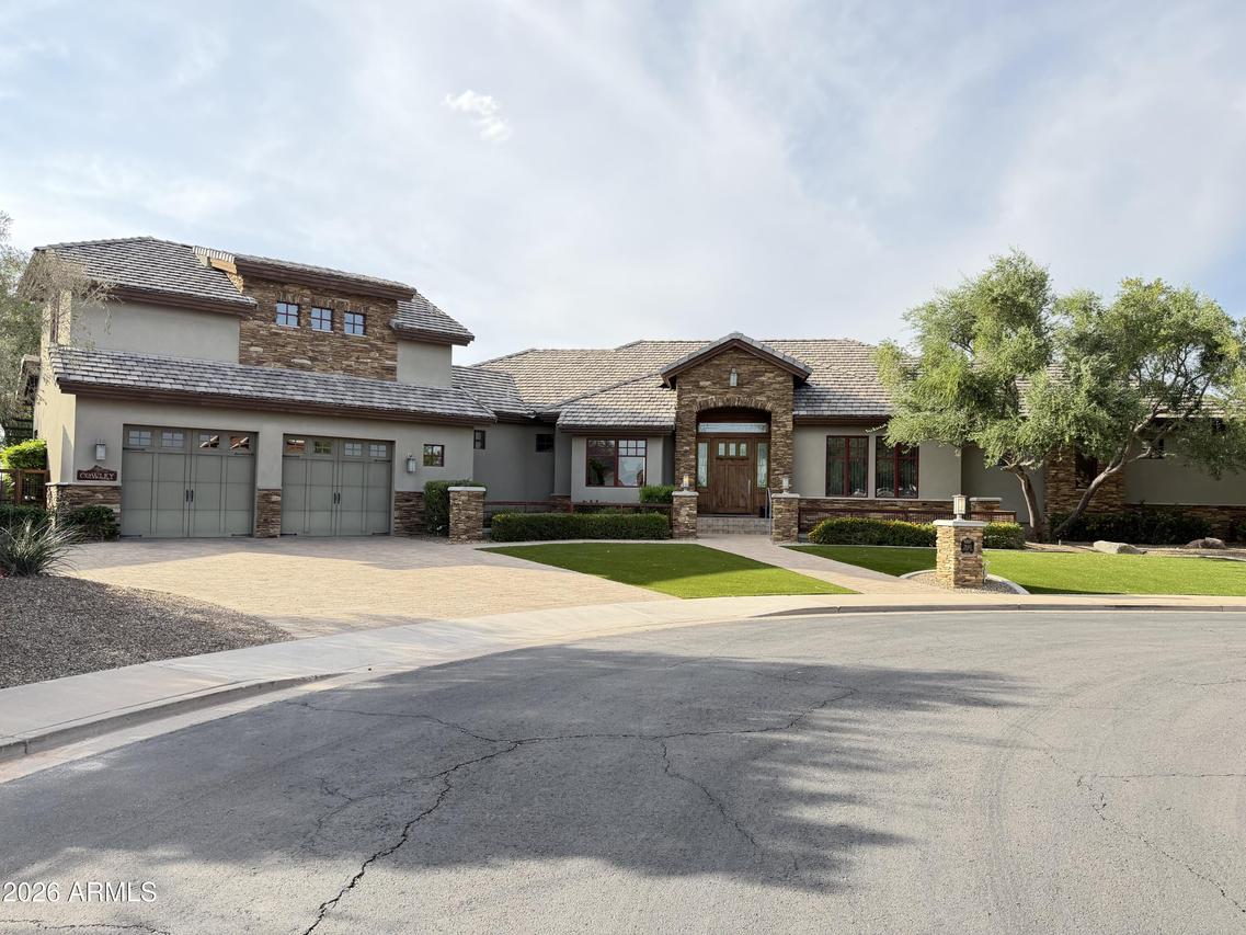 2840 N Whiting Cir., Mesa, AZ 85213