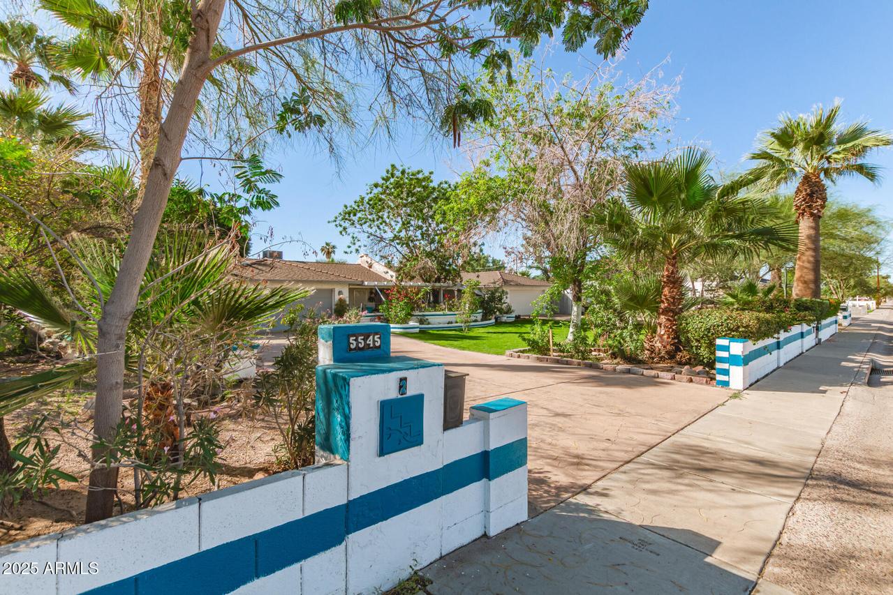5545 E Earll Dr., Phoenix, AZ 85018