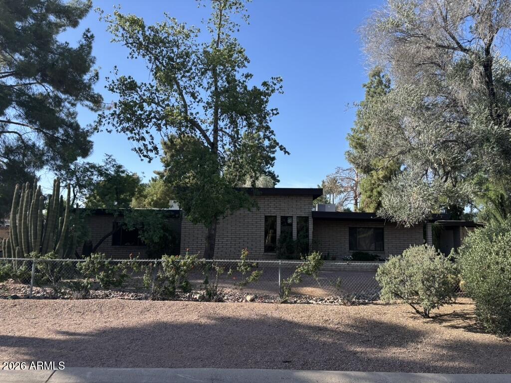 2950 E Turney Ave., Phoenix, AZ 85016
