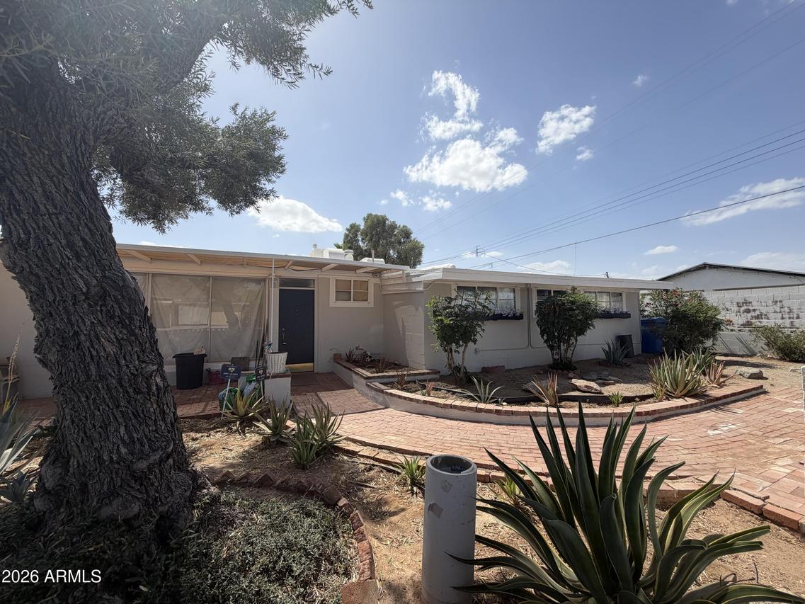 7836 N 13th St., Phoenix, AZ 85020