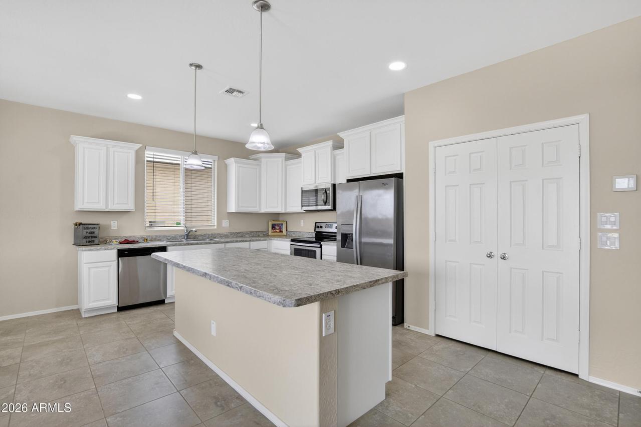 8857 N 101st Dr., Peoria, AZ 85345