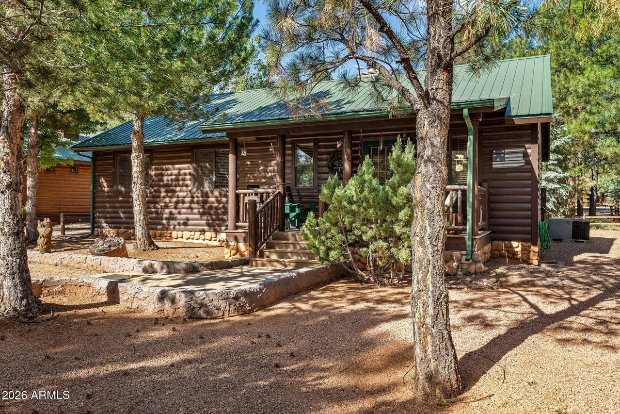 2652 Lodge Loop, Overgaard, AZ 85933