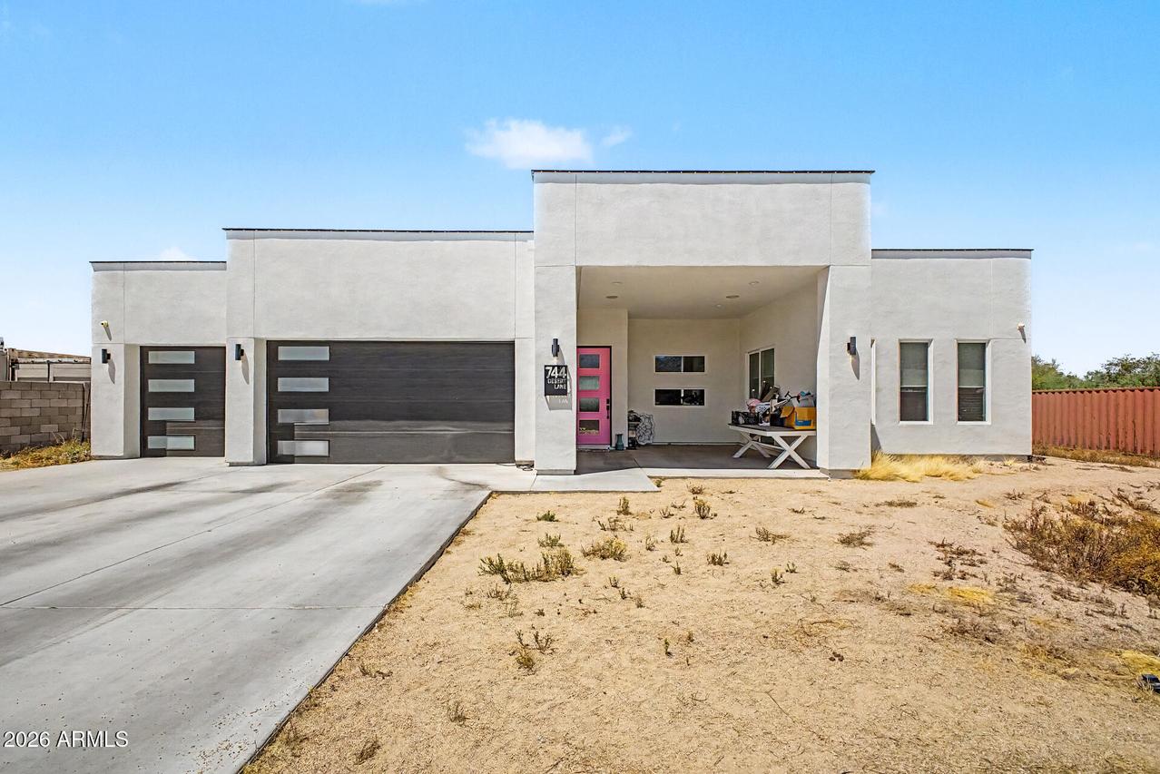 744 E Desert Ln., Phoenix, AZ 85042