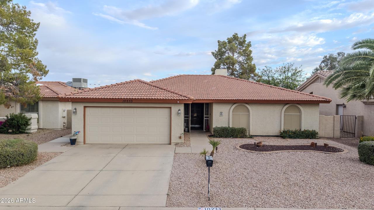 10233 E Navajo Pl., Sun Lakes, AZ 85248