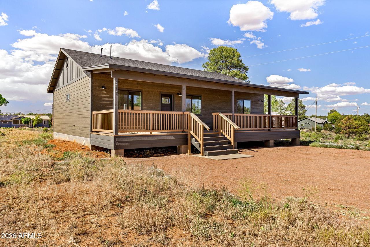 2202 Page Dr., Overgaard, AZ 85933