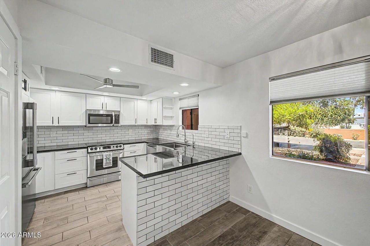 12222 N Paradise Village Pkwy. #107, Phoenix, AZ 85032