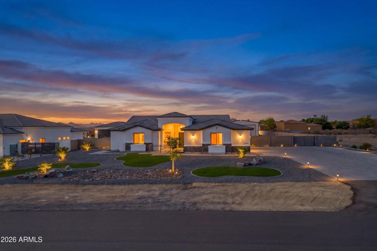 10136 W Hatfield Rd., Peoria, AZ 85383