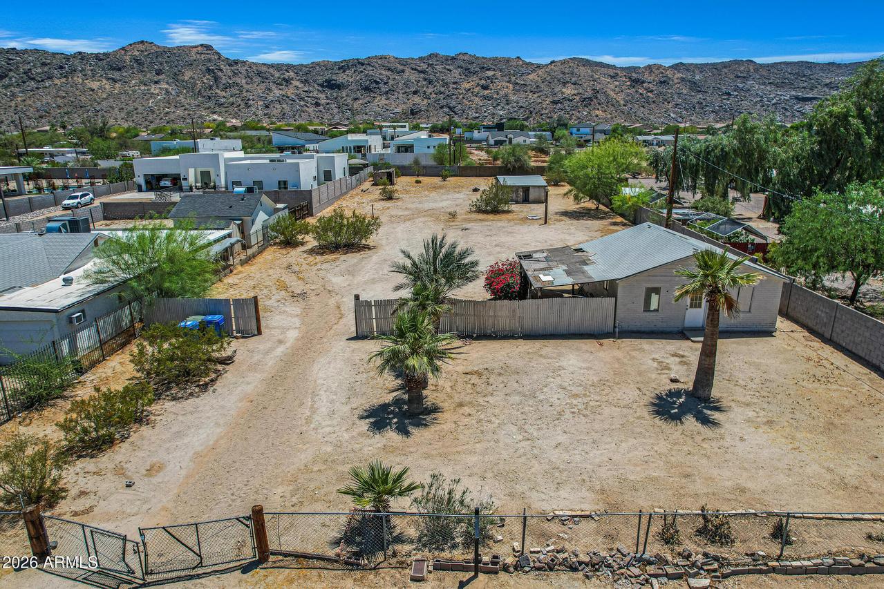 2237 E Desert Ln., Phoenix, AZ 85042