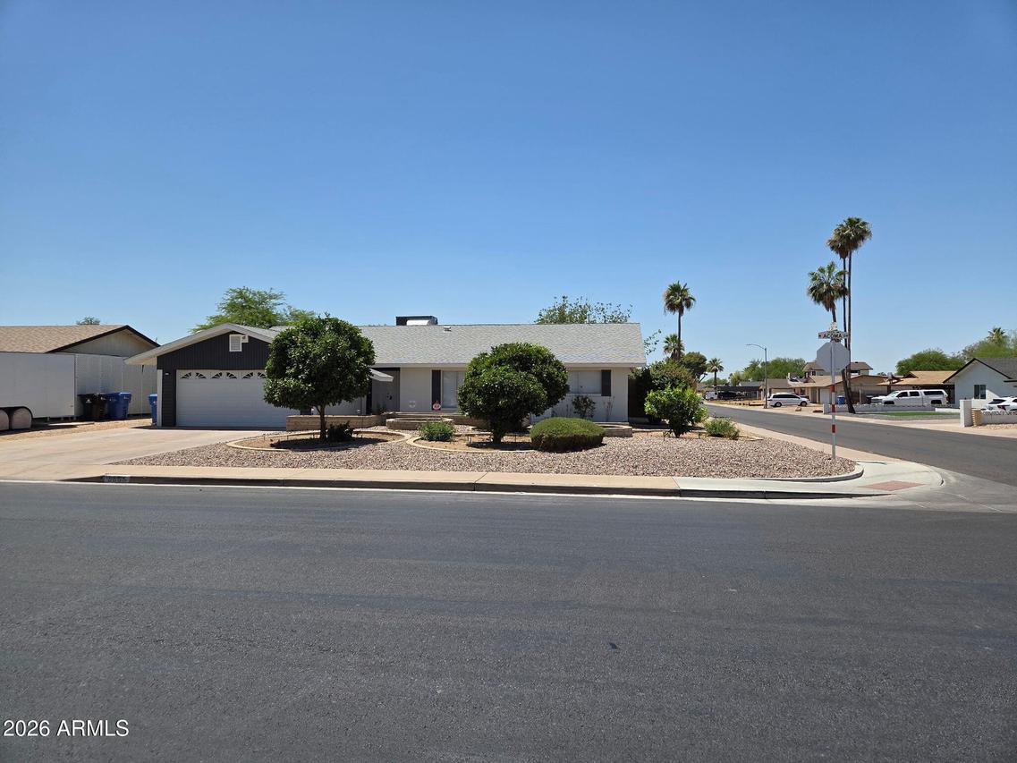3555 W Acoma Dr., Phoenix, AZ 85053