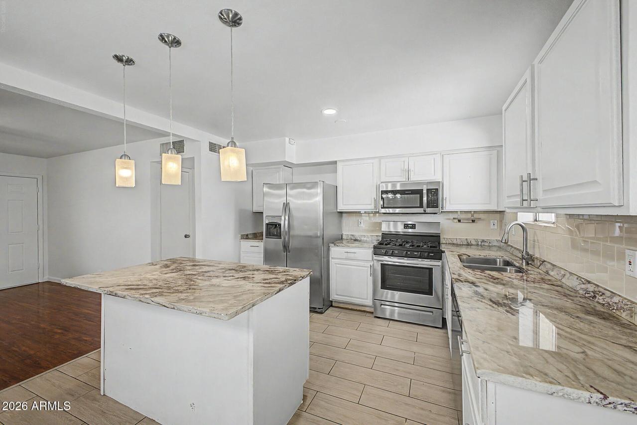 17236 N 14th Ave., Phoenix, AZ 85023