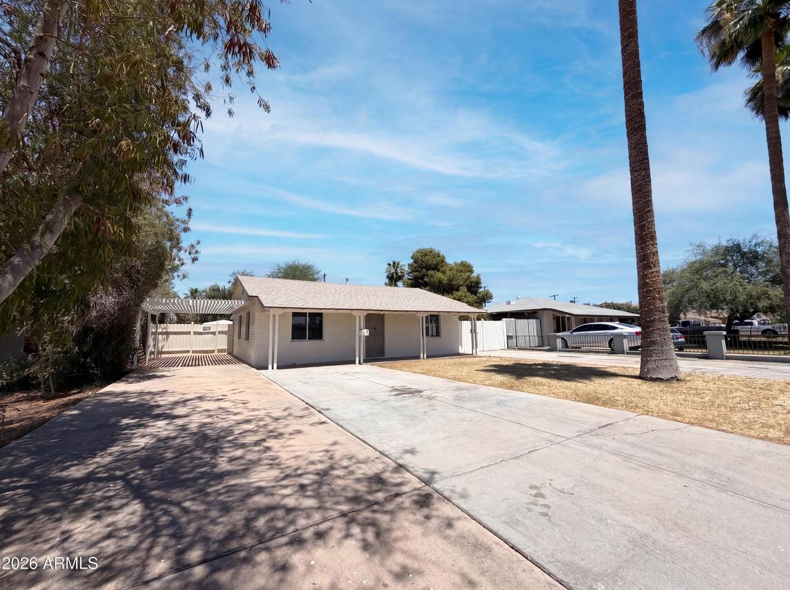 2042 W Pasadena Ave., Phoenix, AZ 85015