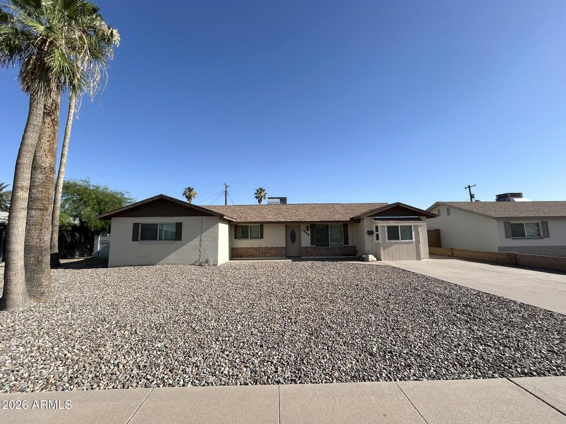 1533 W 7th St., Tempe, AZ 85281