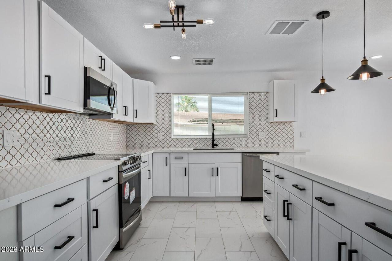 15248 N 38th St., Phoenix, AZ 85032