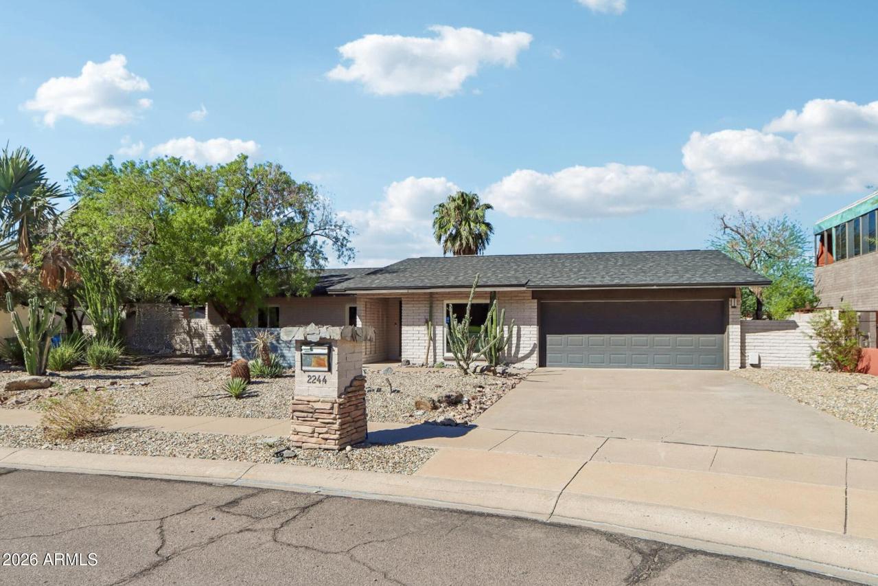 2244 E Nicolet Ave., Phoenix, AZ 85020