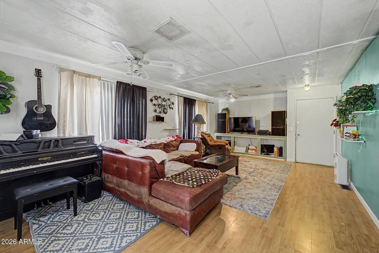 310 N 81st St., Mesa, AZ 85207