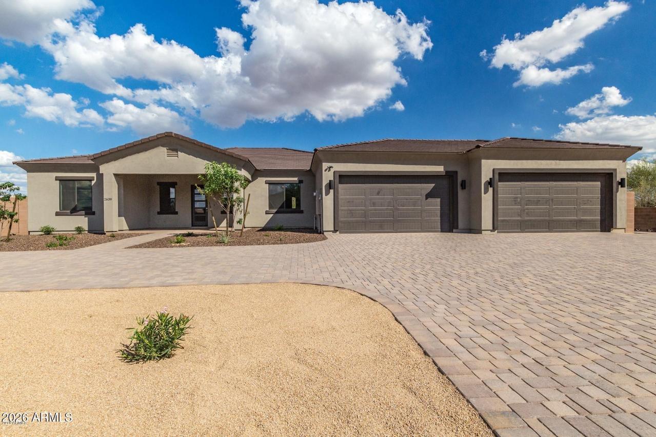 2639 W Lavitt Ln., Phoenix, AZ 85086