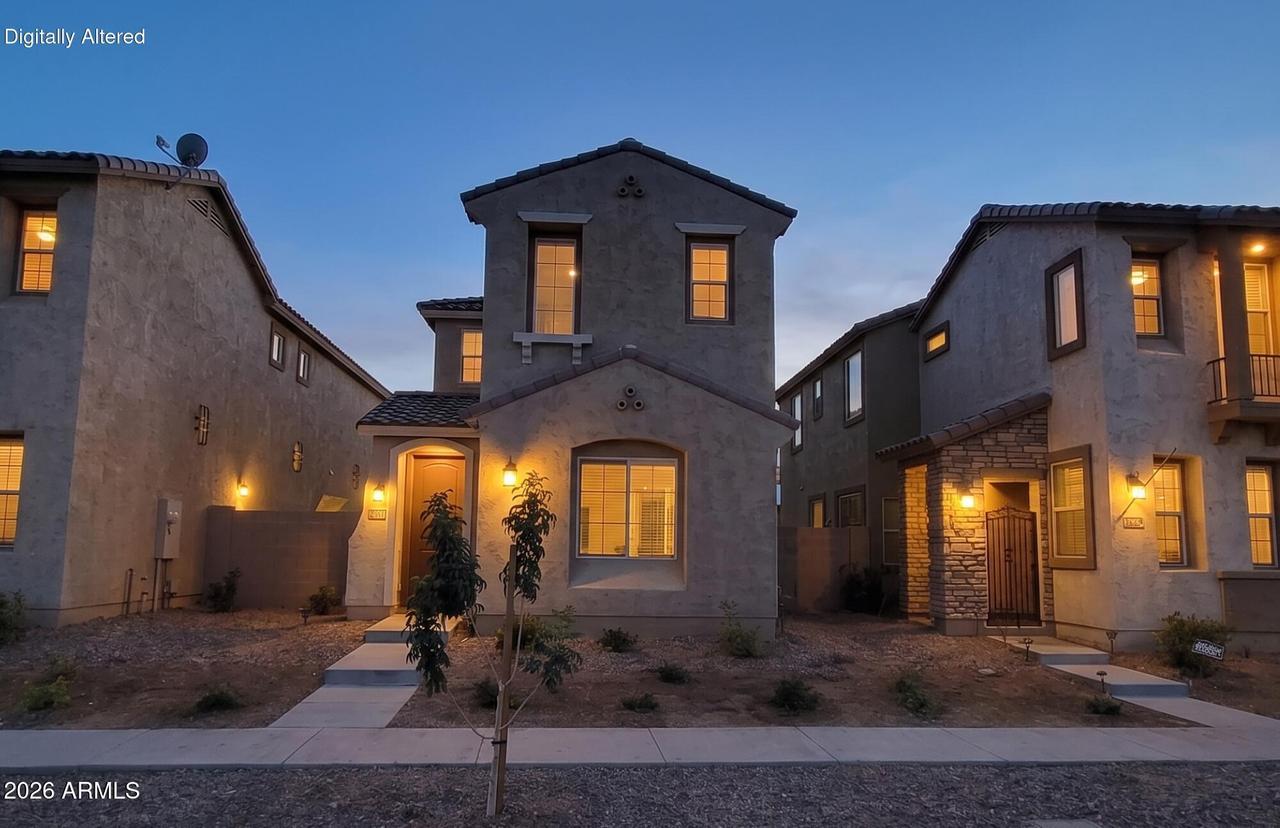 1944 N 77th Glen, Phoenix, AZ 85035