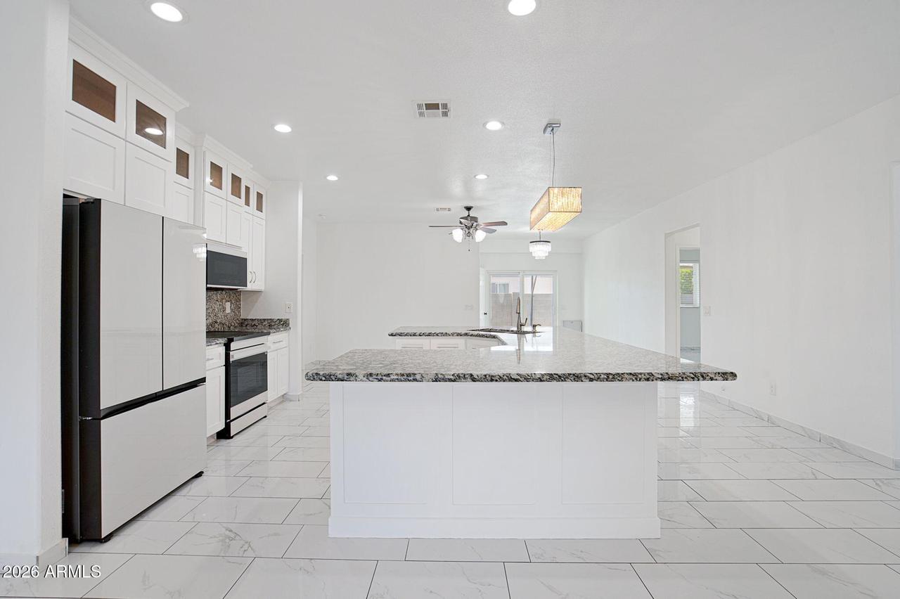 5802 S 42nd Ave., Phoenix, AZ 85041