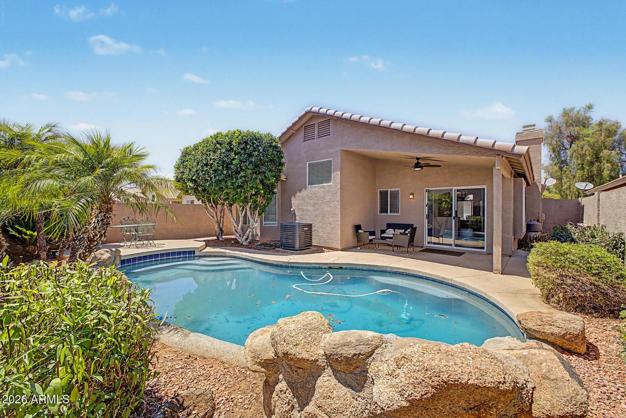 8625 W Paradise Dr., Peoria, AZ 85345