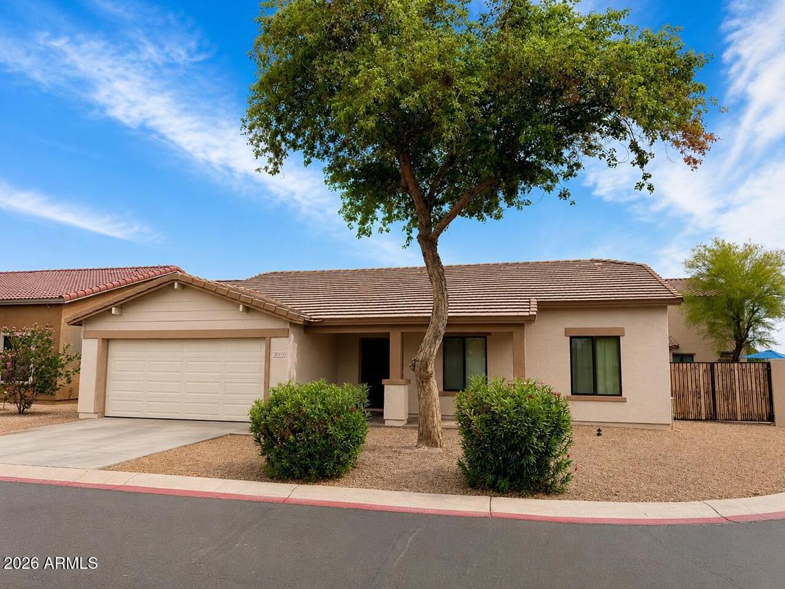 2069 E Cochise Ave., Apache Junction, AZ 85119