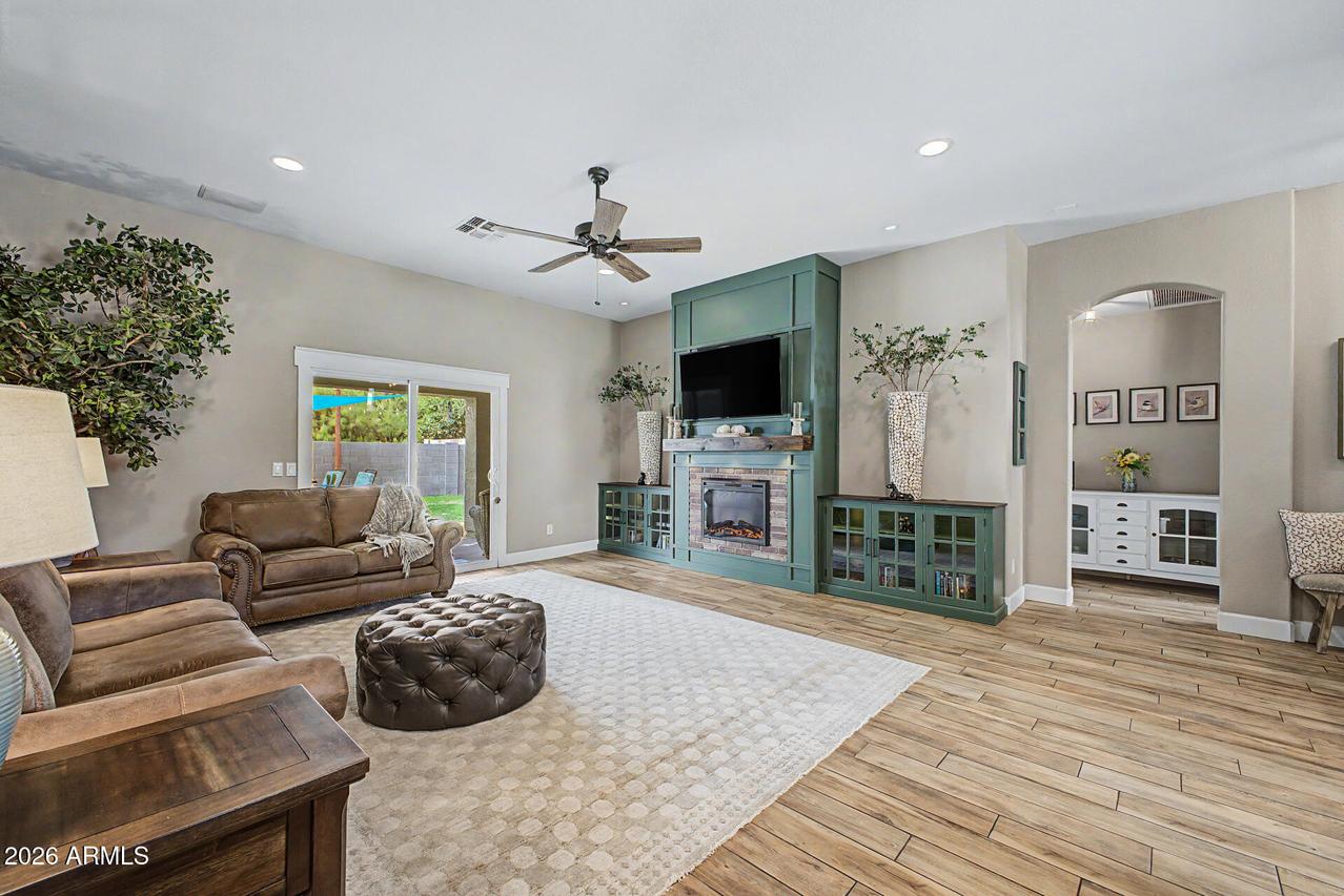 106 E Smoke Tree Rd., Gilbert, AZ 85296