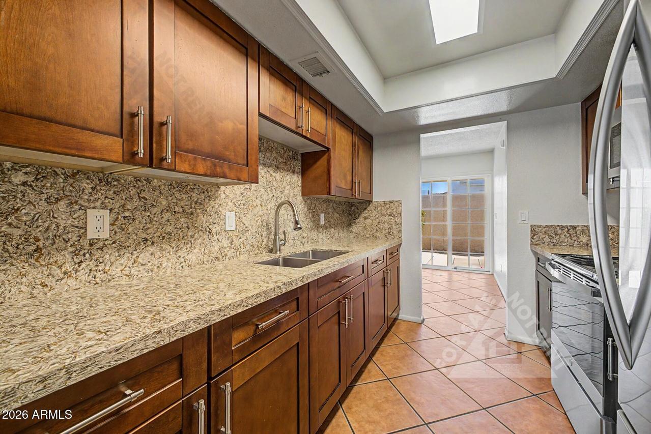 912 E Villa Rita Dr., Phoenix, AZ 85022