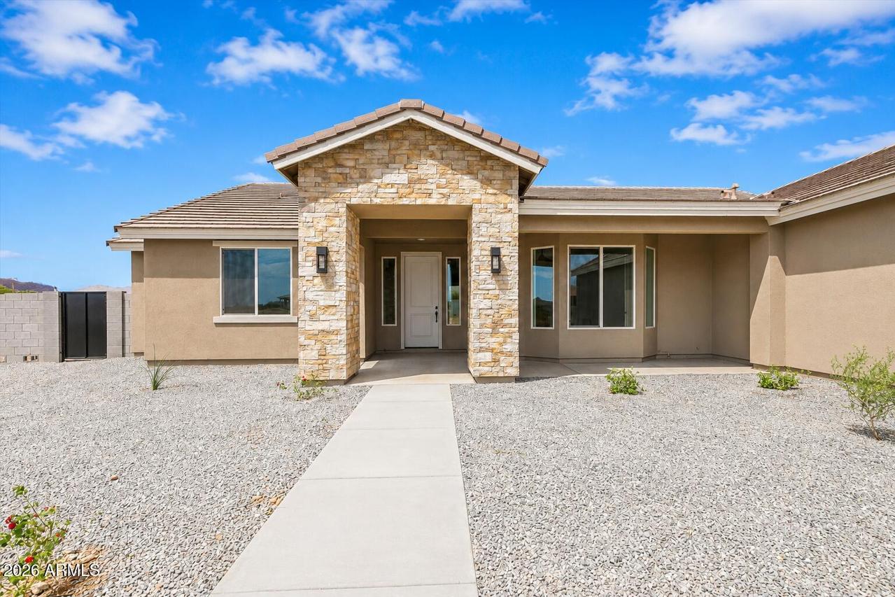 1686 E Carriage Ln., Phoenix, AZ 85086